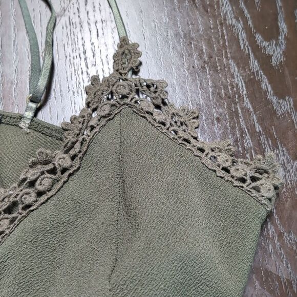 Windsor Green Crochet Crop Top Size Large - Picture 4 of 10